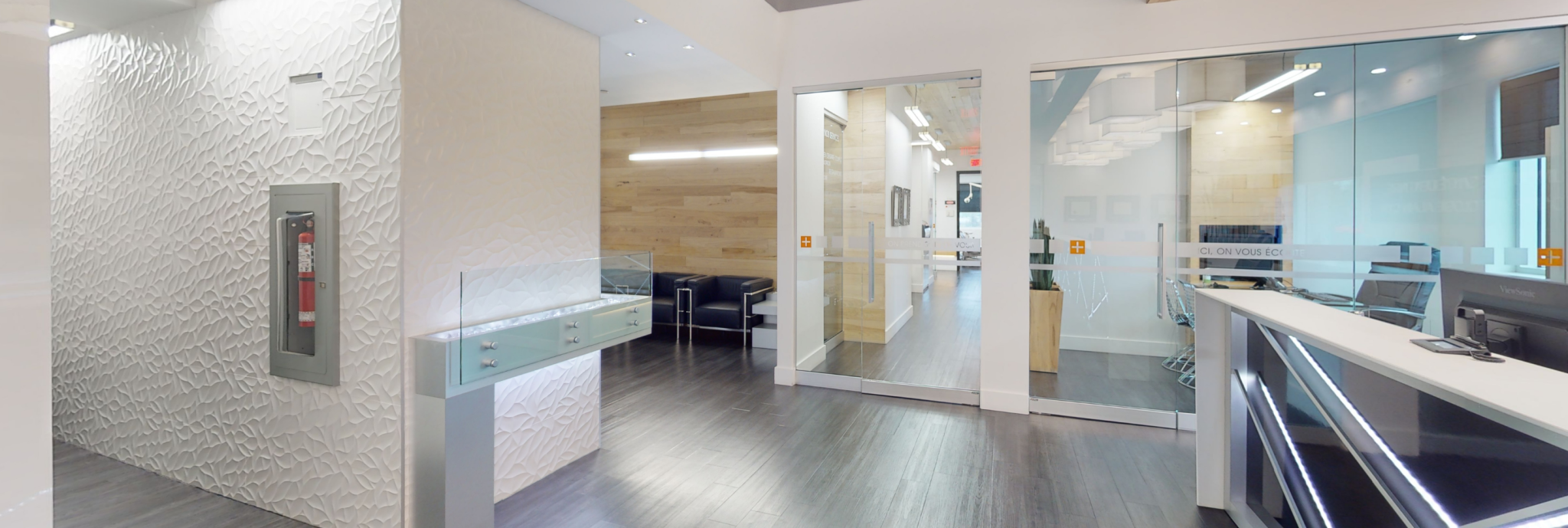 blog banner picture of the reception of the beautiful Alain Cyr dental and implants clinic