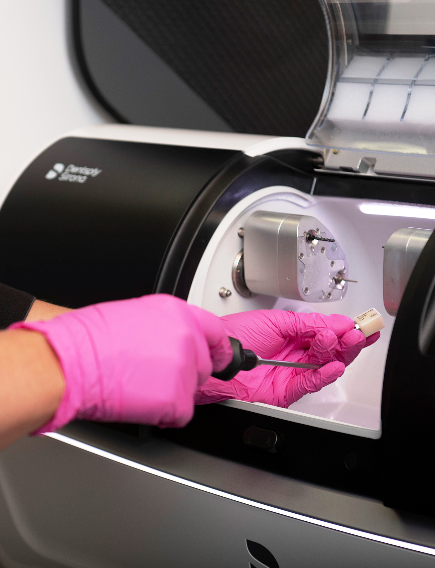 an image of a dentist transforming an implant with the technology CEREC