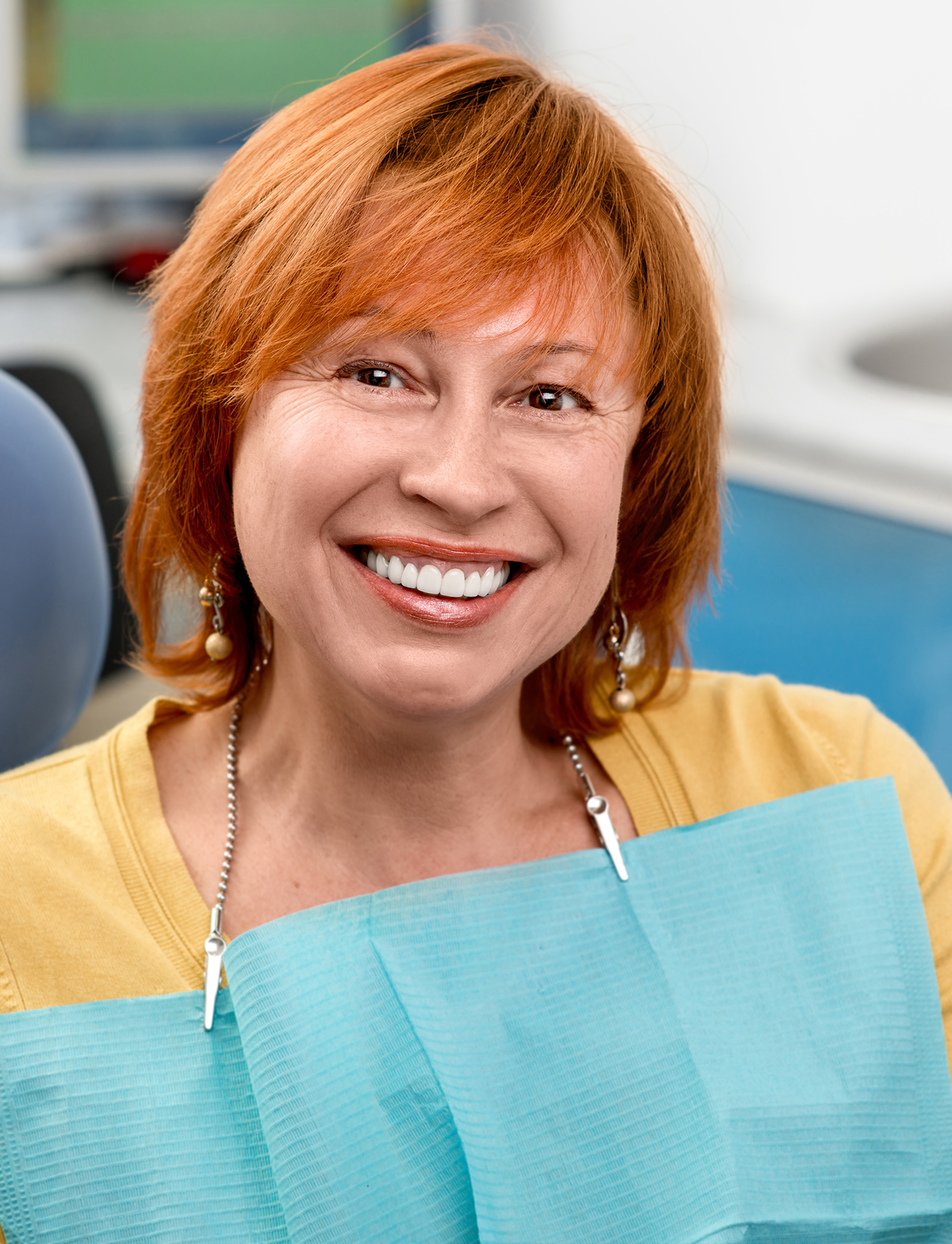 An image of a woman smiling beautifully because of her prosthetics done at the Alain Cyr Dental Clinic